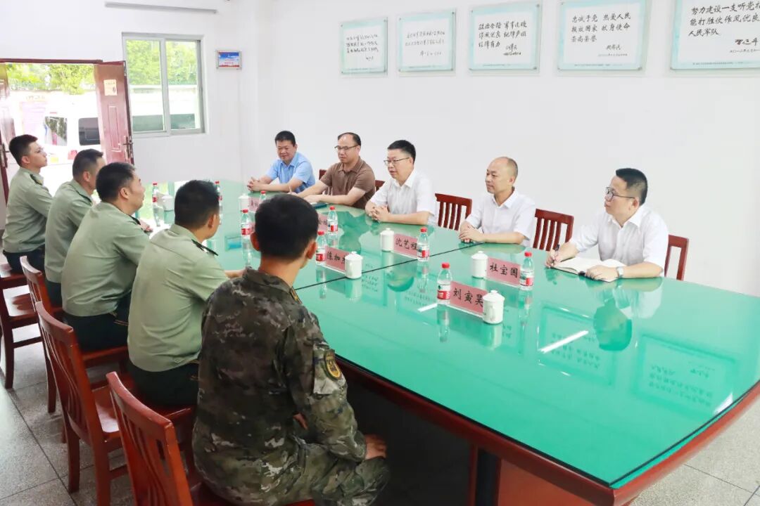 共叙军民鱼水情 | 洛江区委副书记、代区长洪金城带队开展八一建军节慰问活动