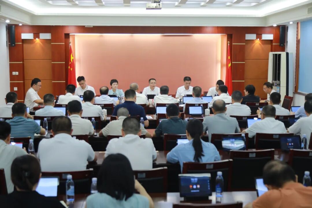 南靖县委常委会召开会议