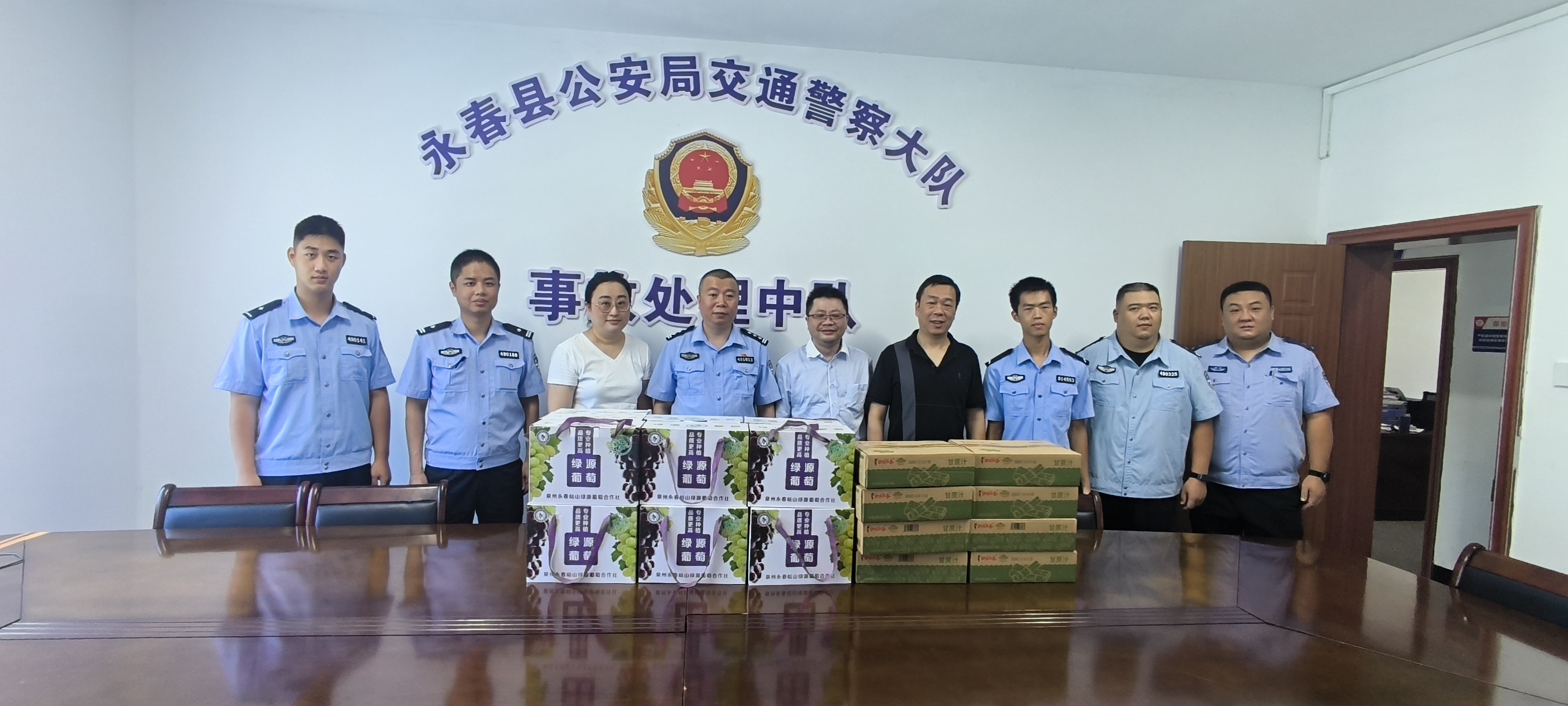 人保财险泉州永春支公司：慰问一线交警 致敬高温下的坚守