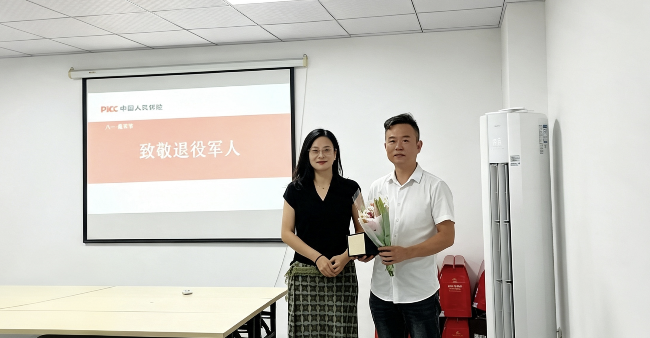 人保财险泉州台商投资区营销服务部：一束鲜花致敬最可爱的人