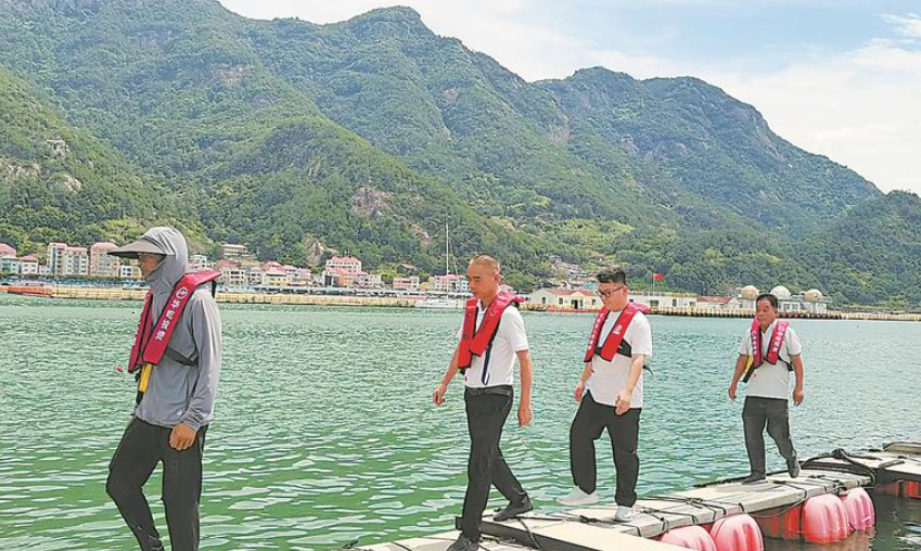 台风“白海豚”逼近，福安村干部筑牢海上防台风防线