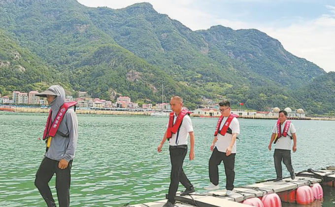 台风“白海豚”逼近，福安村干部筑牢海上防台风防线