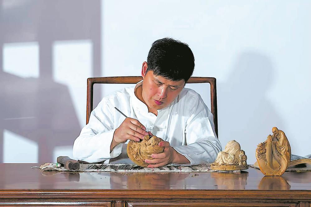 一把刻刀，成“竹”于胸 ——王新明深耕仙游竹雕40载的故事