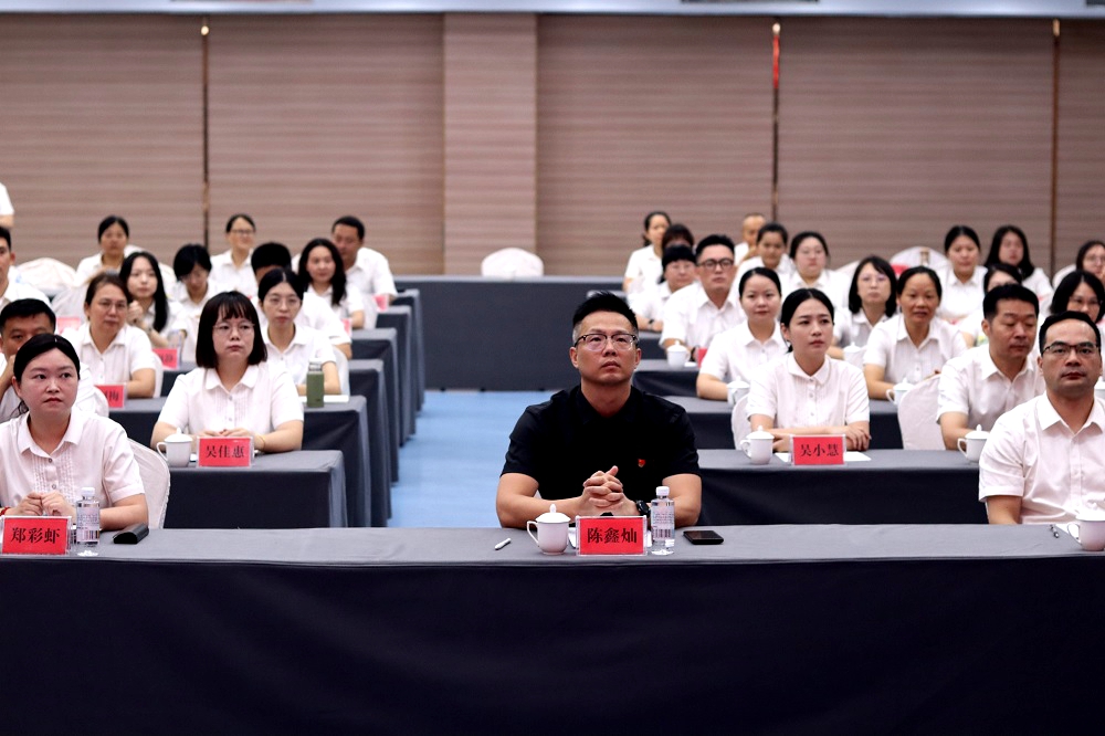 中国人寿漳州分公司举办2026年度运营服务暨消费者权益保护工作培训