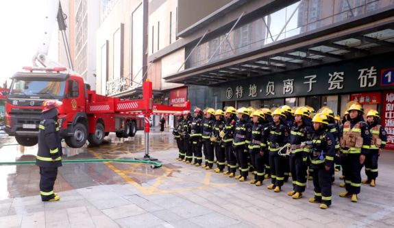 更好统筹发展和安全丨漳州台商区开展大型商业综合体灭火救援消防演练