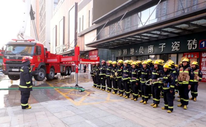 更好统筹发展和安全丨漳州台商区开展大型商业综合体灭火救援消防演练