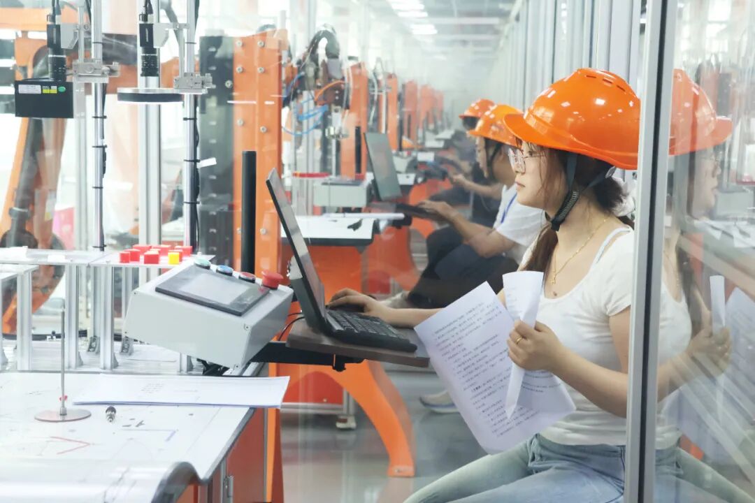 2026年泉州市工业机器人系统操作员职业技能竞赛在泉州洛江举行