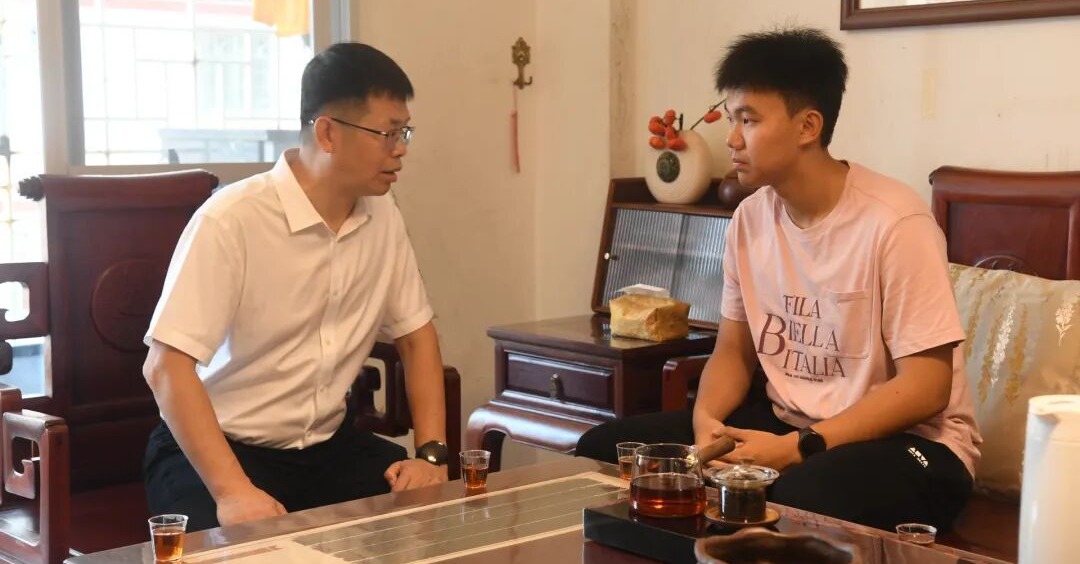 泉港区政府主要领导看望慰问高考优秀学子