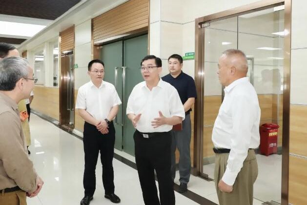 王进足到龙文调研创新驱动发展工作