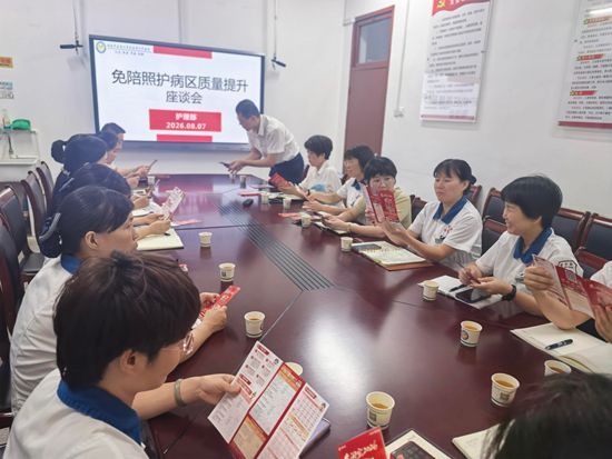 人保财险福建漳州高新营销服务部借力座谈会宣导“惠闽宝”