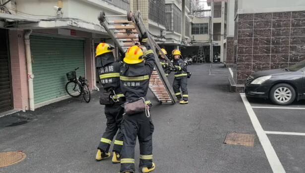 漳州长泰：错时夜扫清通道 防消联勤守平安