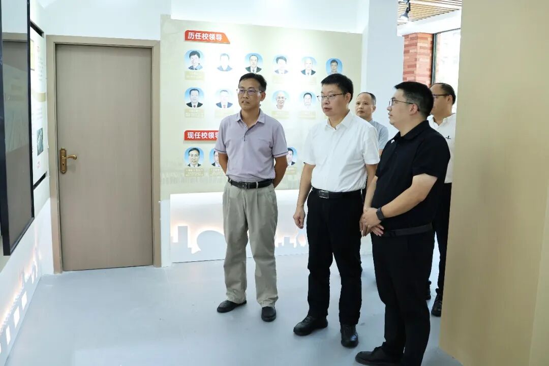 洛江区委副书记、代区长洪金城带队调研教育工作并召开专题调度会