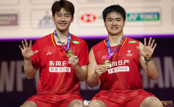“梁王”登顶，中国队时隔八年再夺世锦赛男双冠军