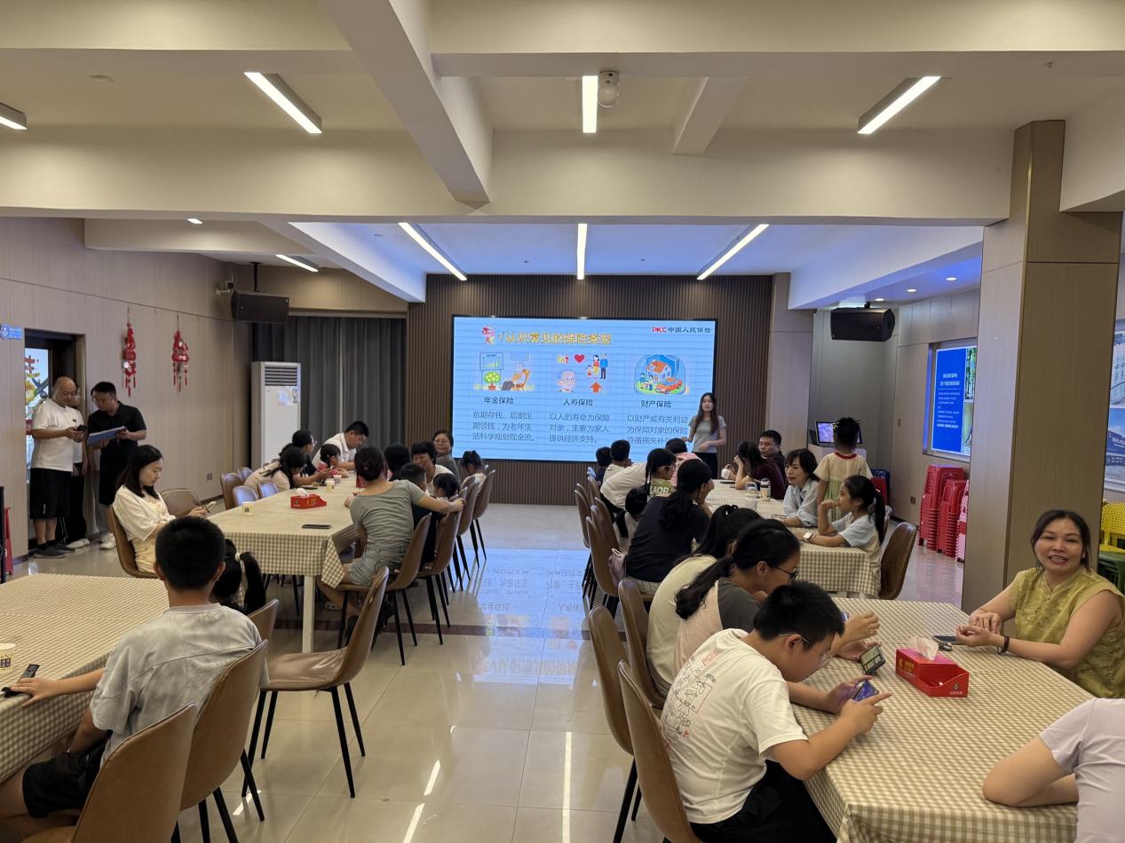 人保财险泉州南安支公司：金融科普润民心 巧手制作传温情