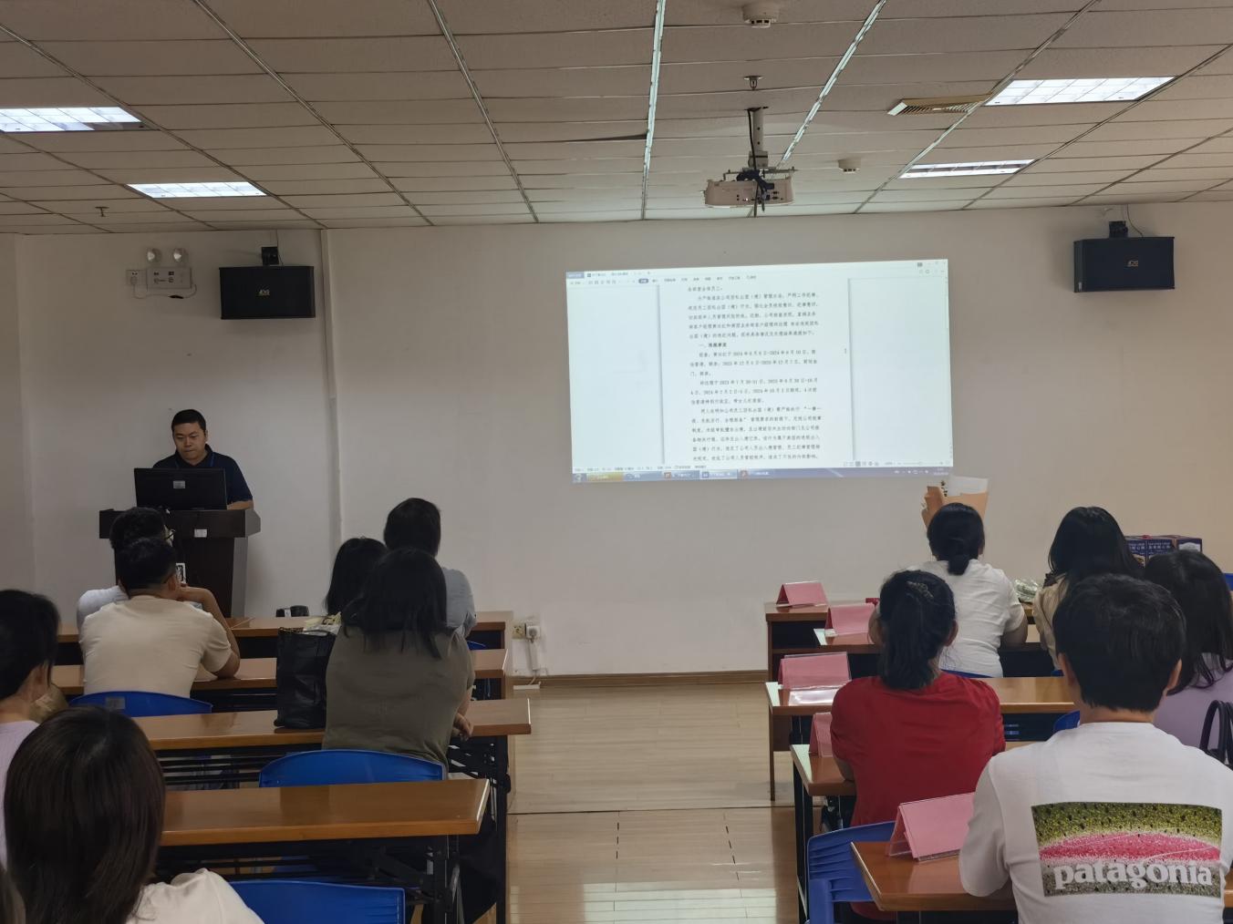 人保财险泉州丰泽支公司组织全员学习《因私出国（境）管理办法》