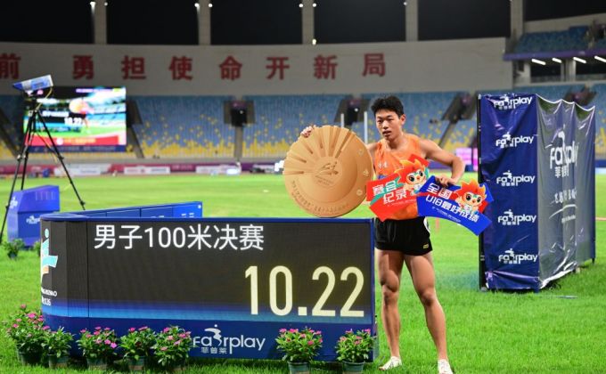 白振东刷新男子100米全国U18最好成绩