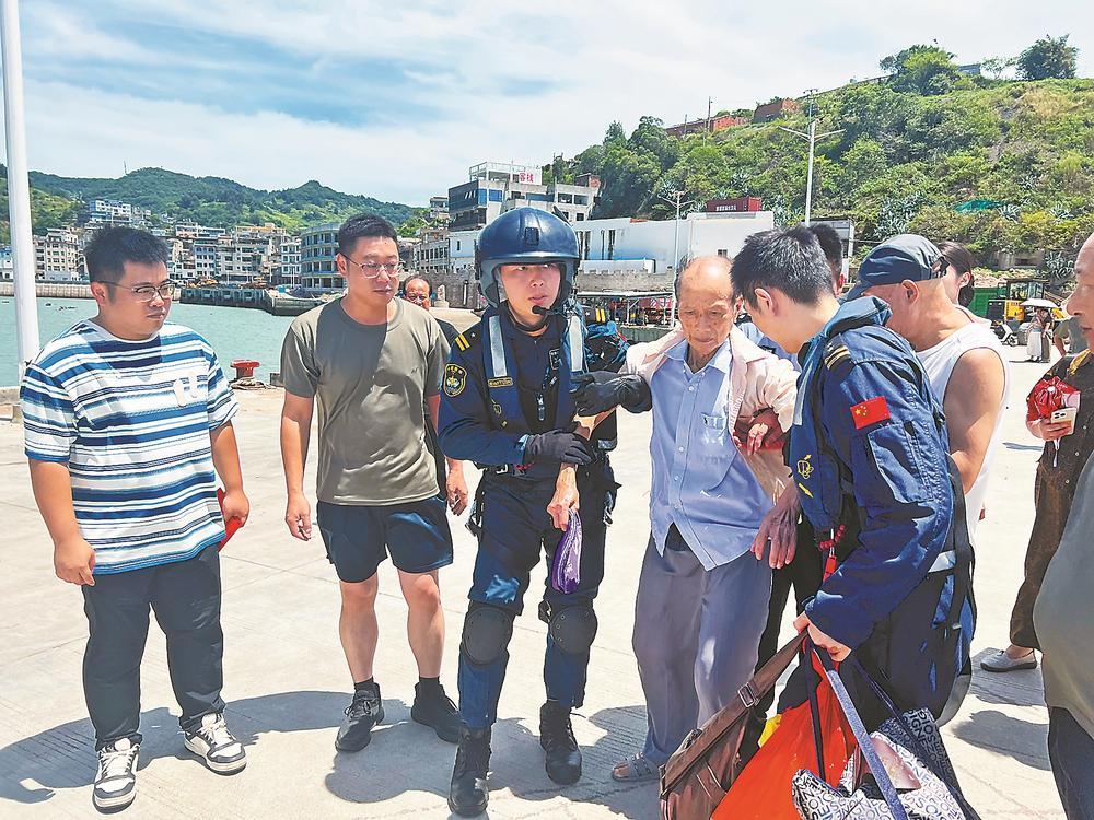 霞浦县：海岛上演“空中生命接力”
