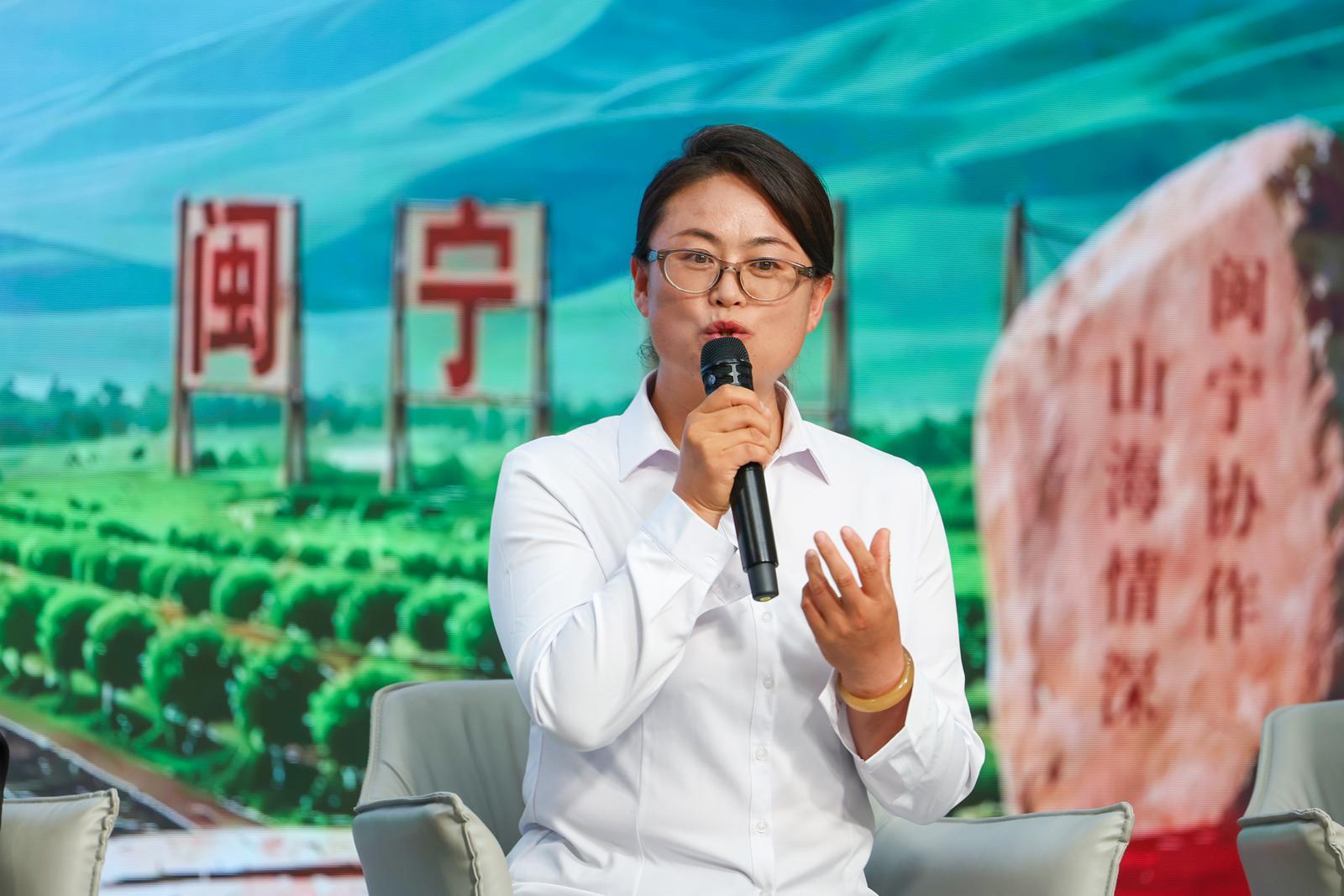 永宁县闽宁镇致富带头人代表马雅玲。