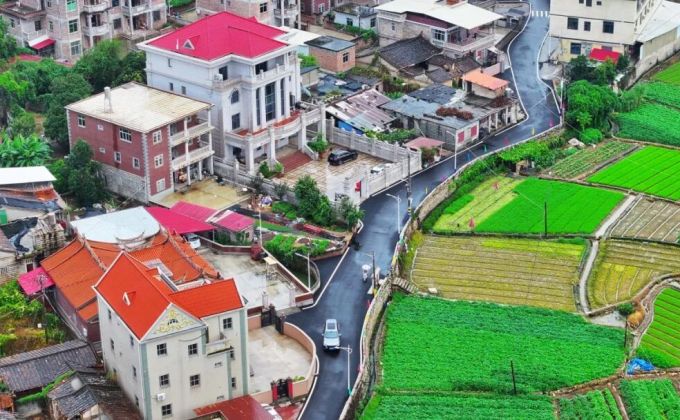 点赞！南安贤达捐资100万助力家乡修路亮灯