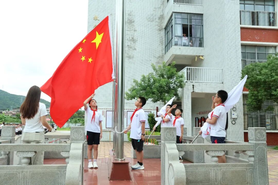 泉州洛江区开展“强国复兴有我·童心筑梦向未来”2026年“开学第一天”思政教育系列活动