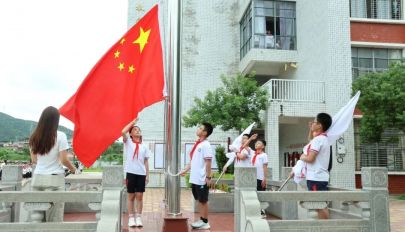 泉州洛江区开展“强国复兴有我·童心筑梦向未来”2026年“开学第一天”思政教育系列活动