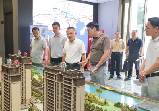 聚焦民生关切 现场办公解题｜县委书记调研房地产领域问题处置工作