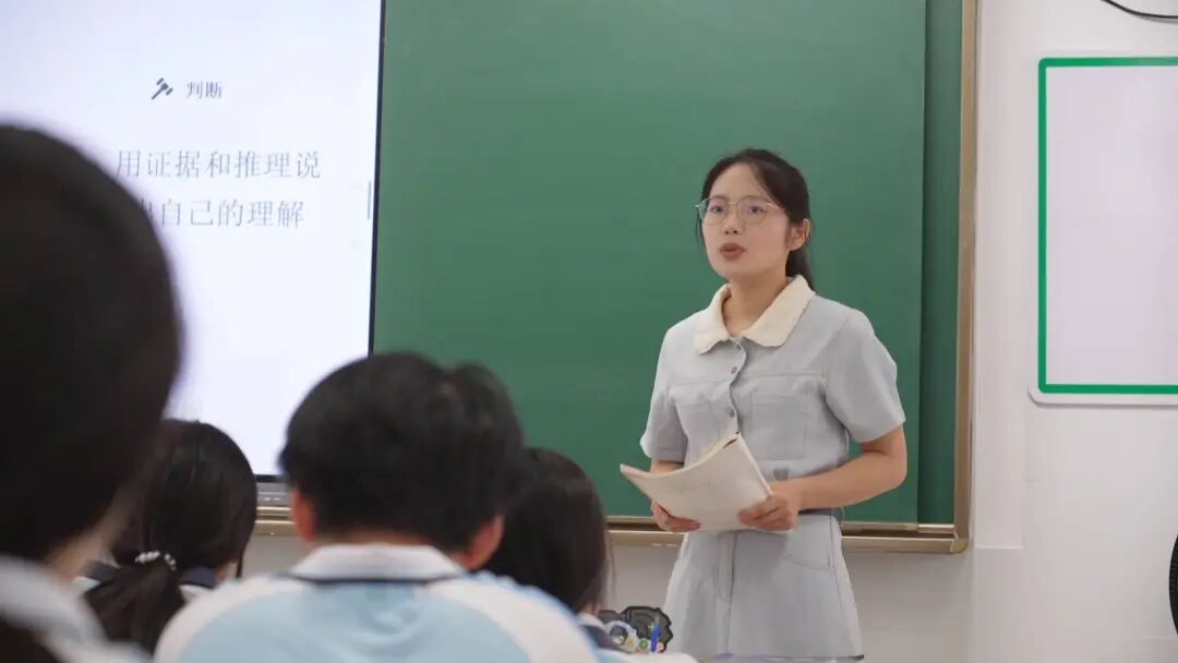 开学第一天，来看这位新手老师的开学第一课！