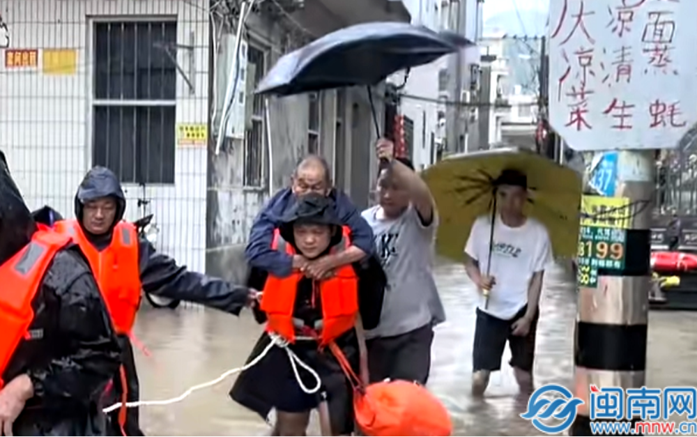 云霄：三千余名“逆行者”筑起的风雨“堤坝”