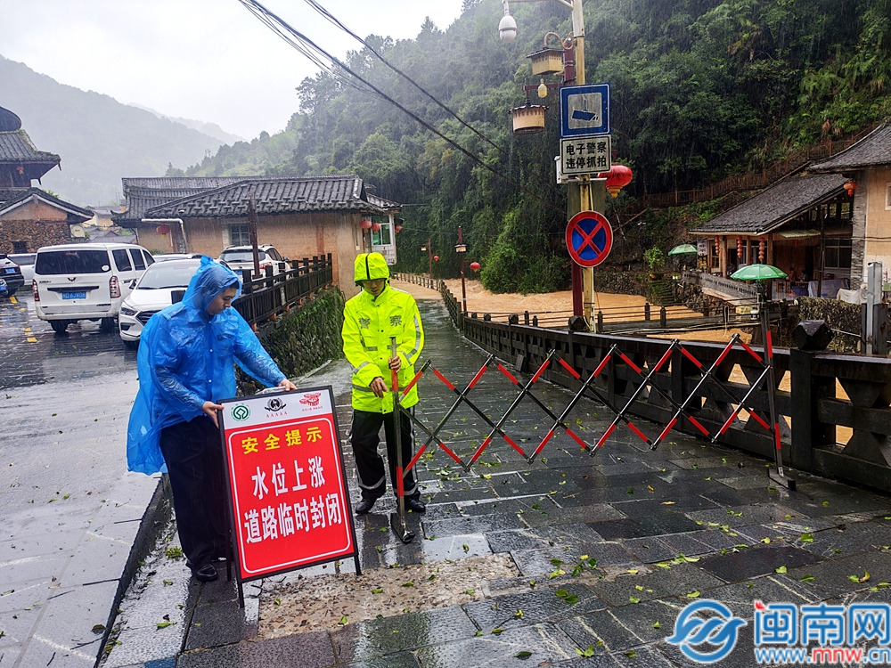 藏蓝守护不缺位 南靖公安迎战台风“沙德尔”