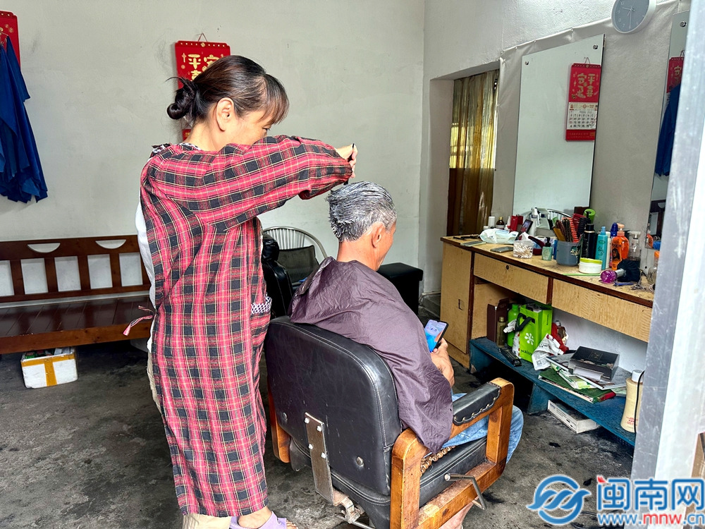 芗城：巧手剪出幸福路 帮扶点亮新生活