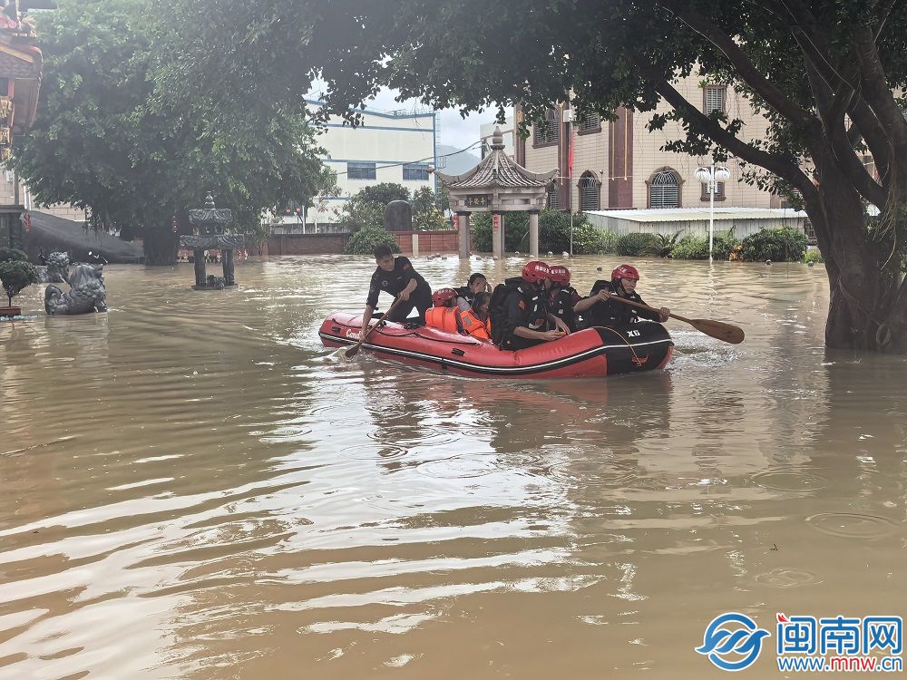 暴雨引发内涝 泉州泉港星空应急救援中心救助138名受困群众