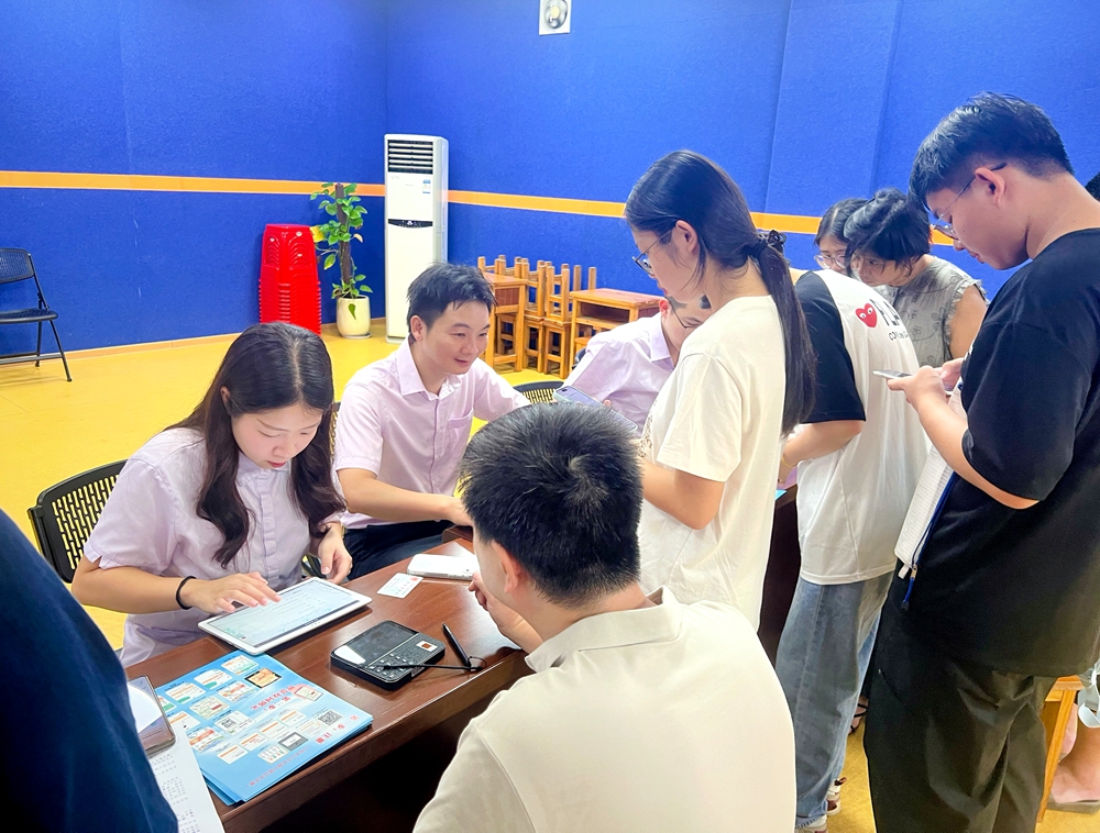 长泰农行深入校园开展反假货币主题宣传活动