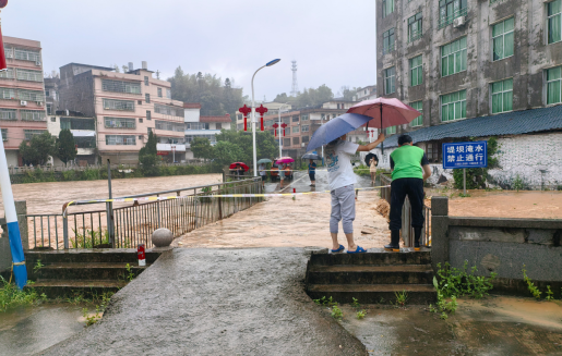 泉州德化三班镇：处置堤坝漫水险情 严筑防汛安全屏障