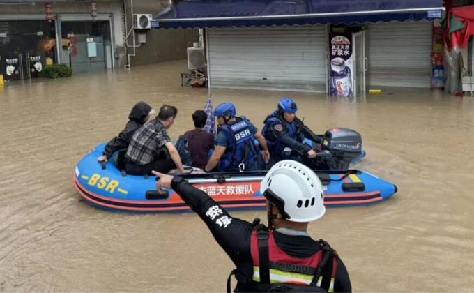 福建集结救援力量全力以赴抢险救援