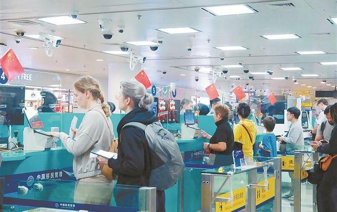 参会客商陆续抵厦 厦门口岸迎来外籍旅客入境高峰