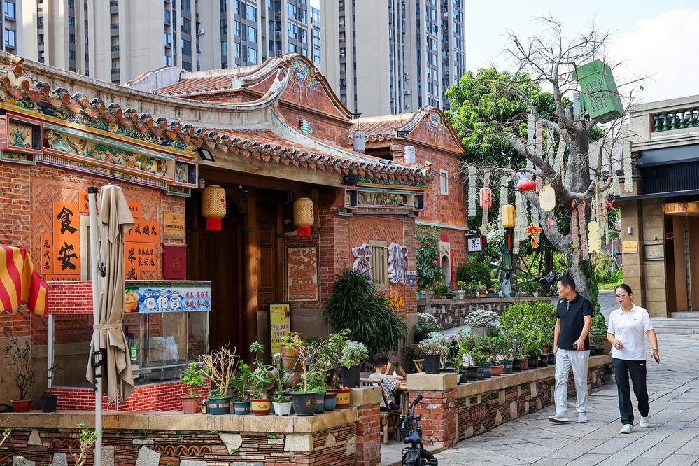 市民漫步石狮八卦街 邂逅烟火慢时光