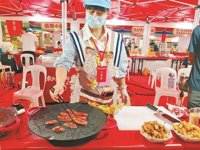 来展会现场尝美食淘好物 “全球购”惊喜连连