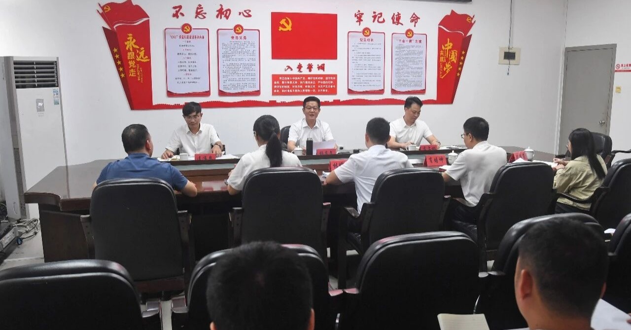 泉港区委主要领导到区工信局调研