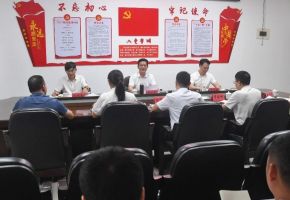 泉港区委主要领导到区工信局调研