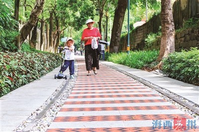 厦门：铁路文化公园步道焕新 市民散步更舒心