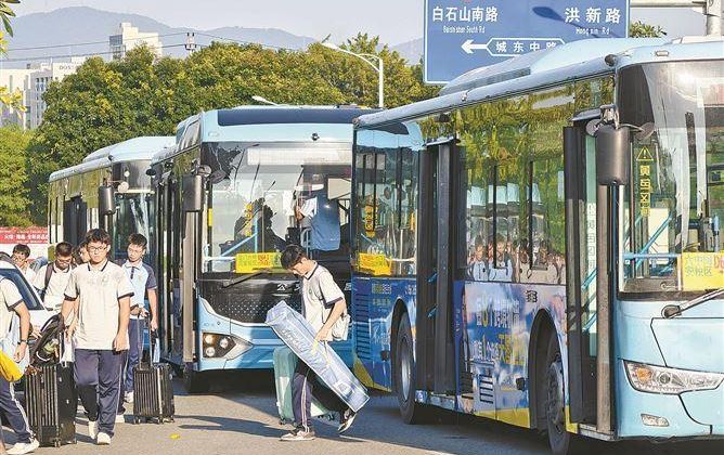 家门校门一线直达 厦门市通学公交线路总规模达404条