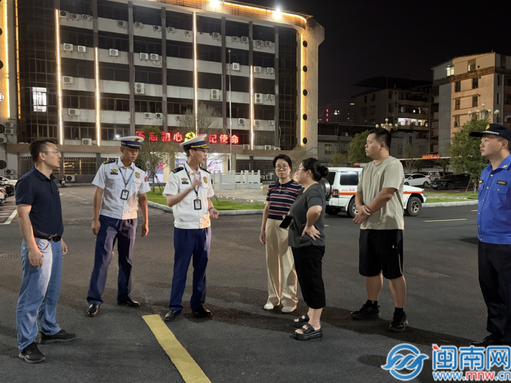 南靖县多部门联合开展住宅小区消防安全夜查行动