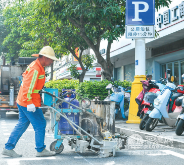 平潭城区启动公厕限时停车泊位施划工作