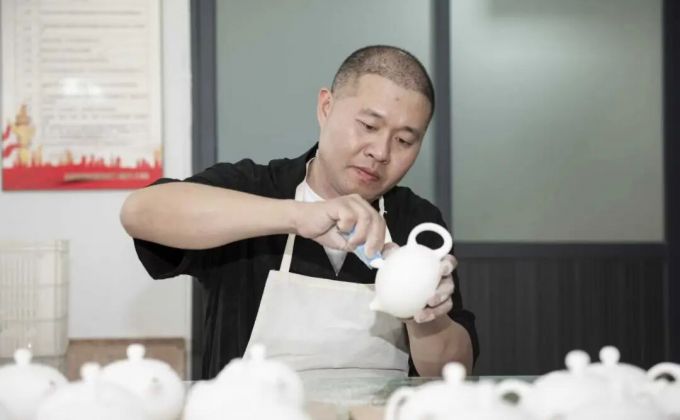 中国白 向未来 | 《中国白·凌空旋转壶》将亮相第48届世界技能大赛舞台
