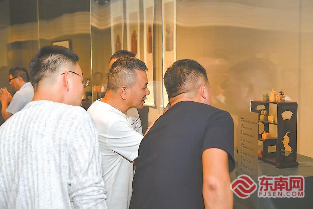 第十一届海峡两岸中青年篆刻作品展启幕
