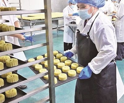 中秋将至 今年月饼定制需求明显增多