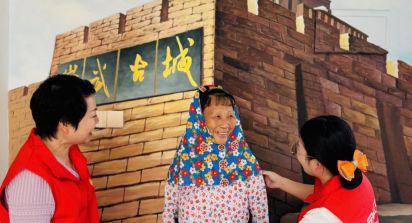 平安产险美网下注中心支公司：头巾藏岁月 光影叙情深