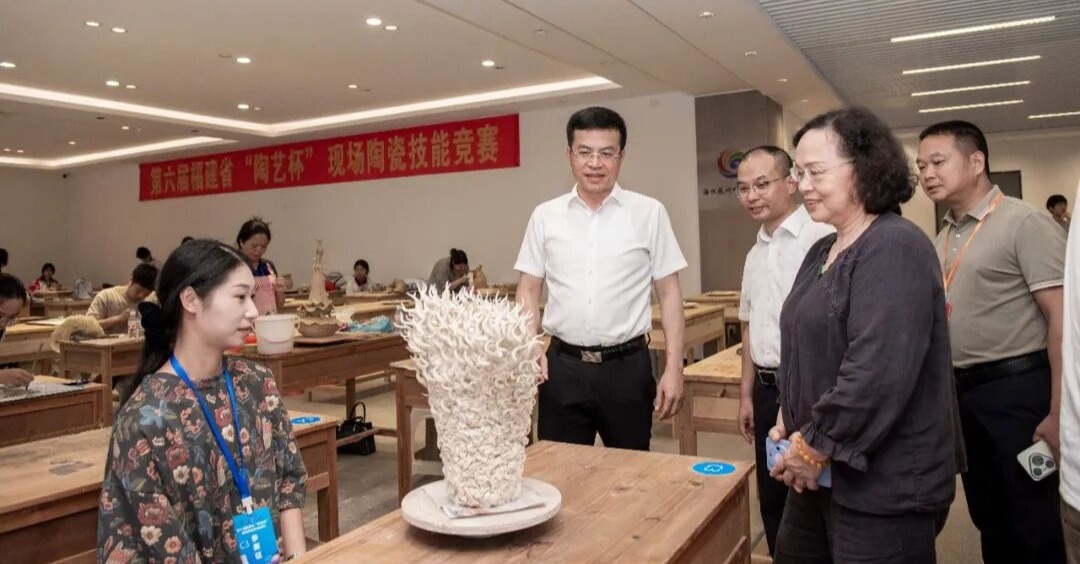 德化县县长吴志朴调研第六届福建省“陶艺杯”现场陶瓷技能竞赛