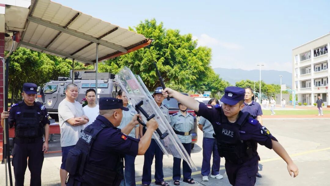更好统筹发展和安全丨华安校园安全课堂全面开课