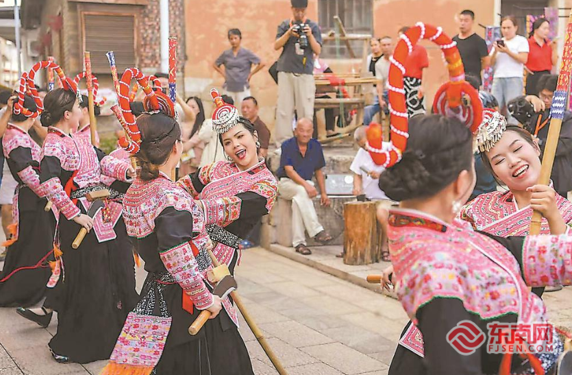 罗源“村晚”：山海同歌庆丰年